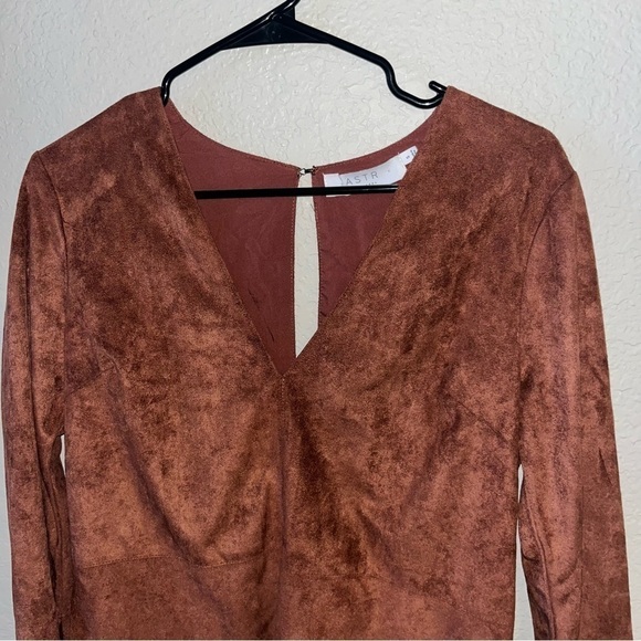 ASTR the Label Faux Suede Shift Mini Dress With Slit Sleeves Size Small - Picture 9 of 9